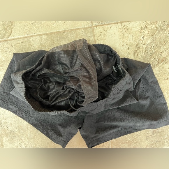 Theory Jace Splash Seer Swim Shorts in Black, size M - Picture 10 of 10